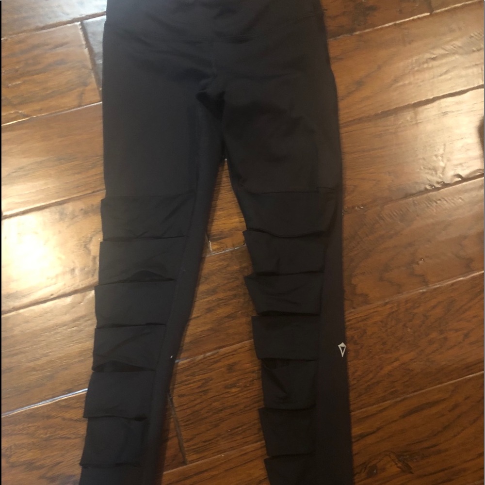 IVIVVA BARELY WORN leggings